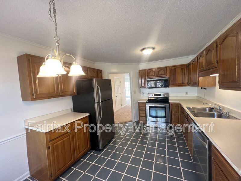112 Greenmont Ln - Photo 4 of 21