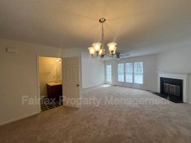 112 Greenmont Ln - Photo 5 of 21