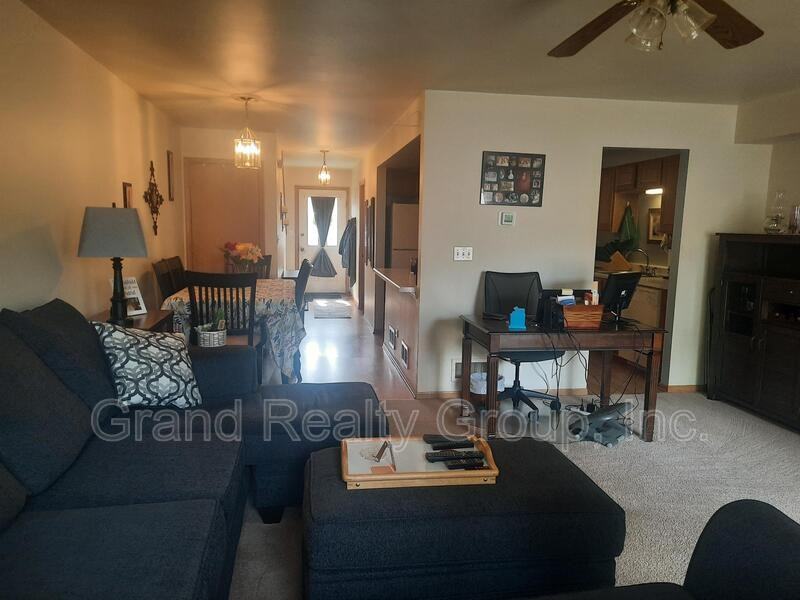 34838 N Catherine St #B - Photo 3 of 16