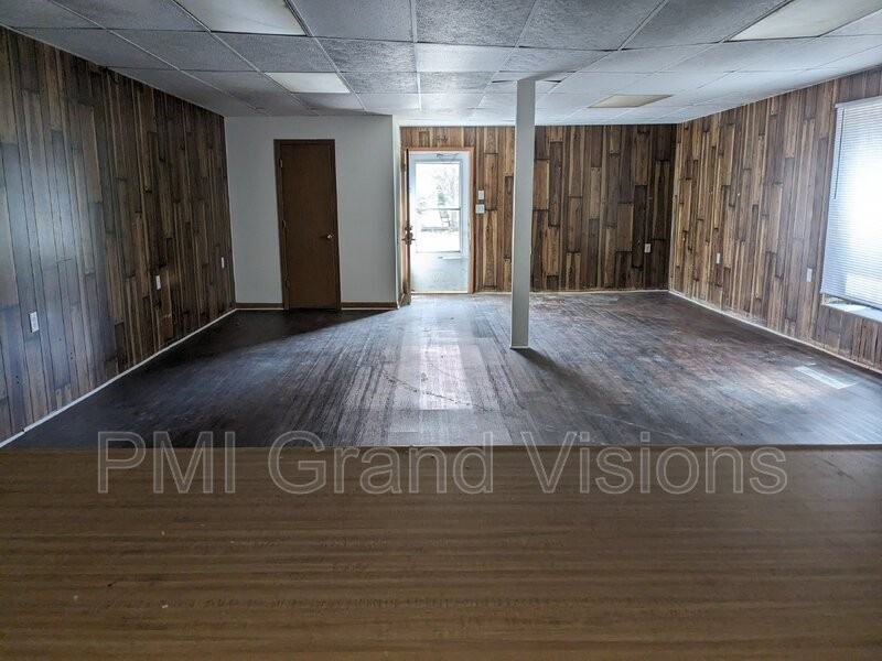 2 1/2 E Jefferson Ave - Photo 2 of 19