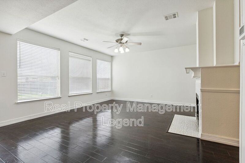 5012 Boxwood Ln - Photo 6 of 32