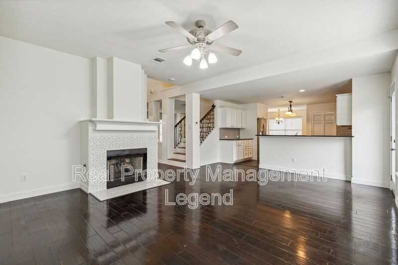 5012 Boxwood Ln - Photo 7 of 32