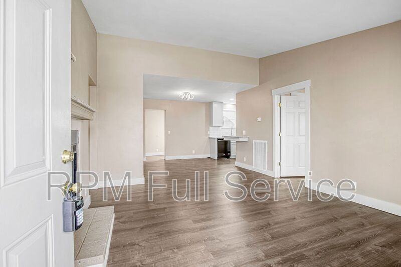 3648 Chesapeake Dr - Photo 2 of 37