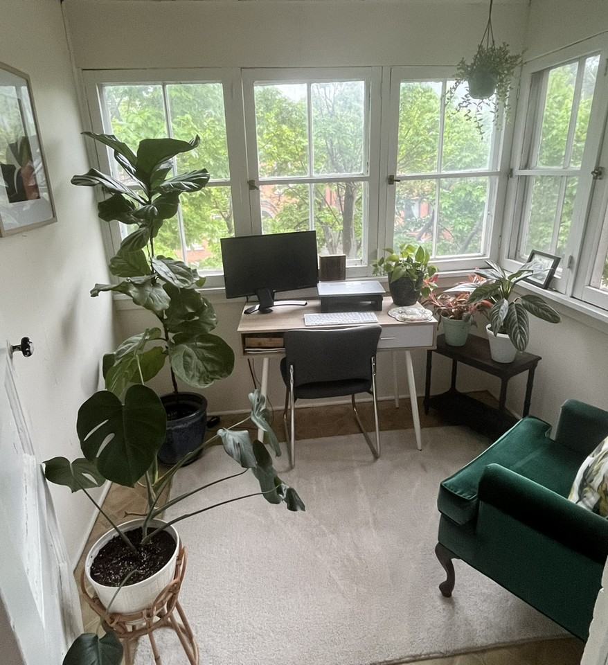 555 Gilmour St - Photo 2 of 6