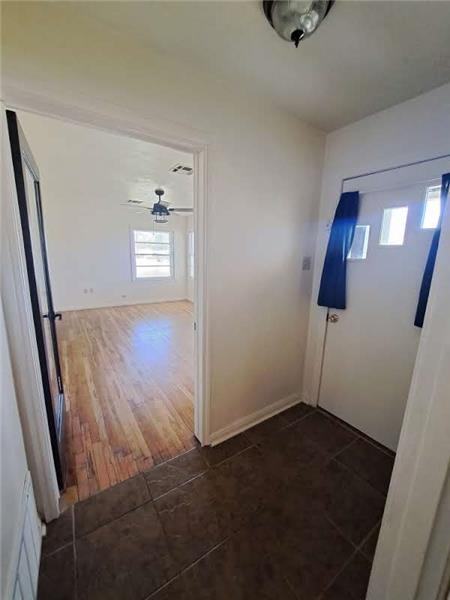 1901 Columbia St - Photo 2 of 16