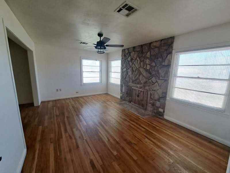 1901 Columbia St - Photo 3 of 16