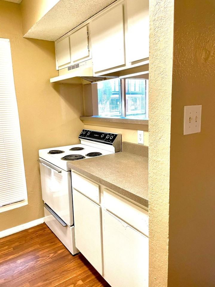 Windmill Apartments - Photo 3 of 40