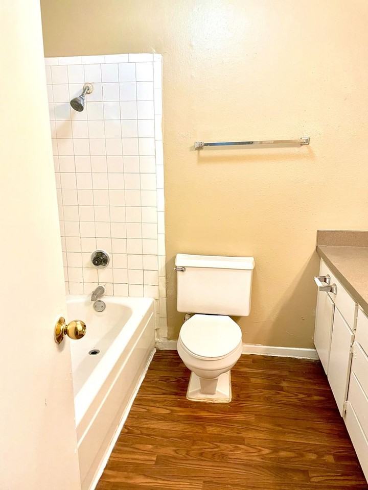Windmill Apartments - Photo 4 of 40
