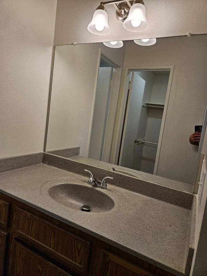 Valley View Village Apartments - Photo 7 of 10