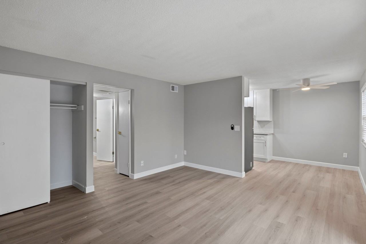 8472 Beech Ave - Photo 2 of 20