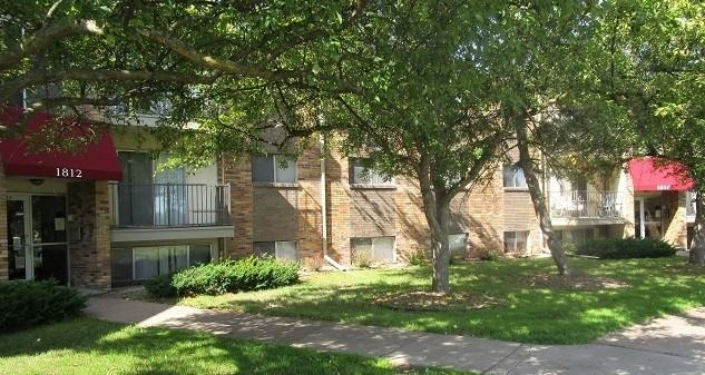 White Bear Manor Apartments - Photo 2 of 19