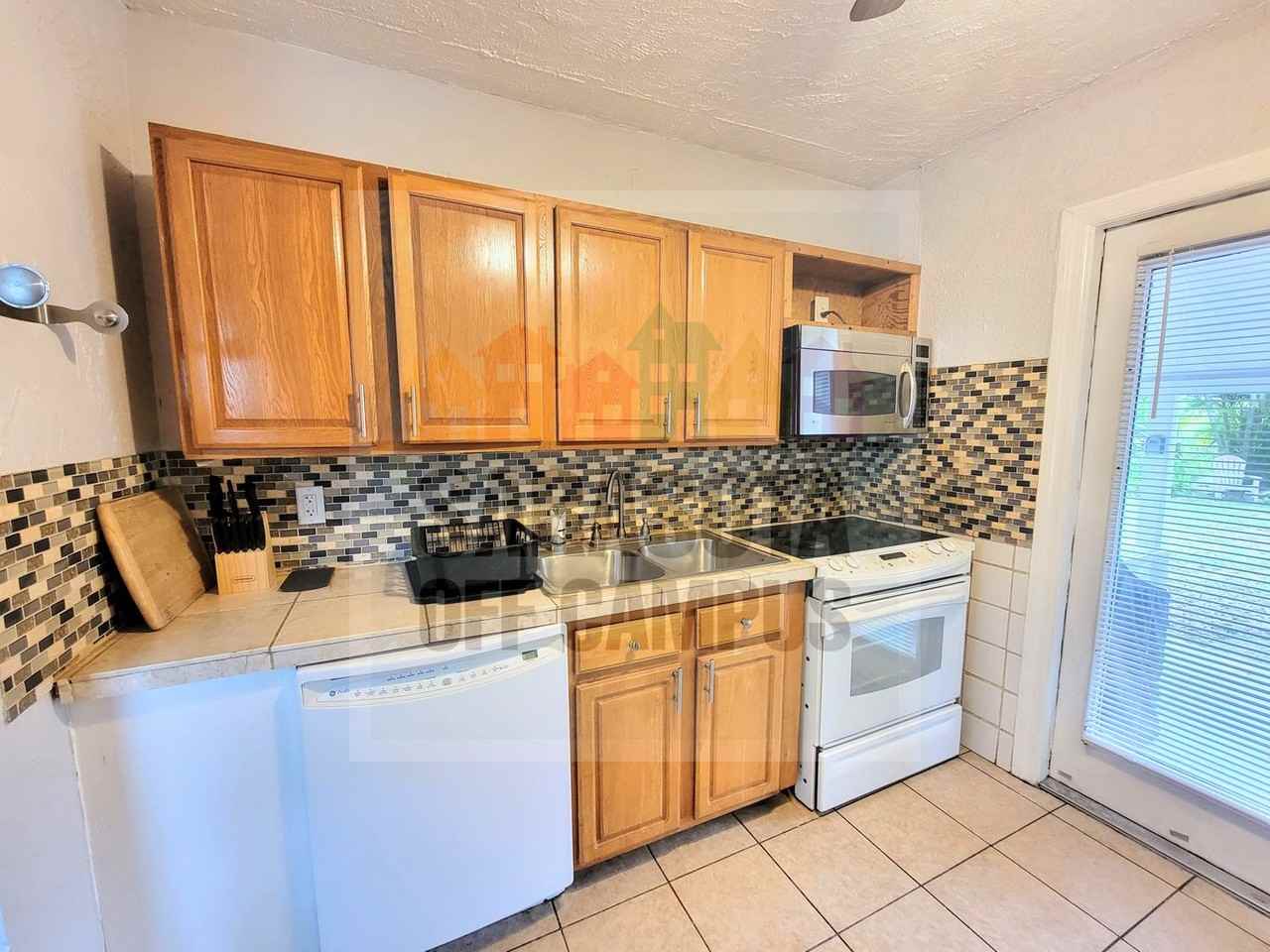 1148 Highland Ave - Photo 7 of 46