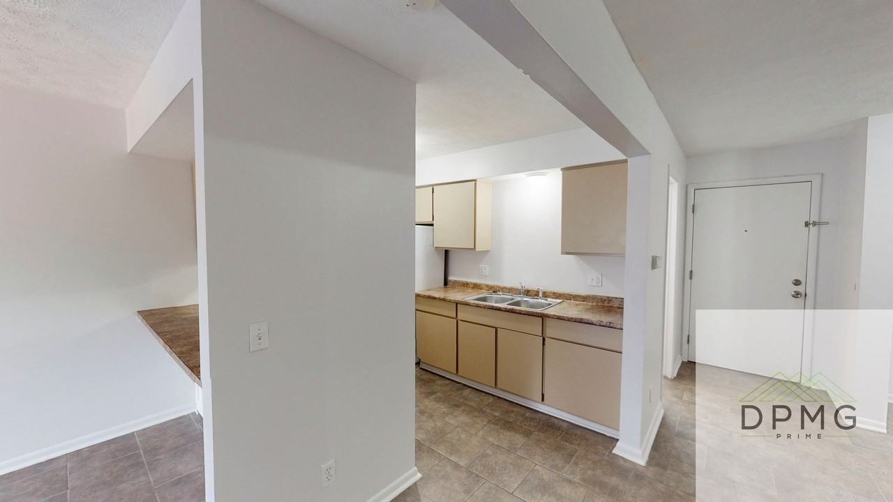 319 319 E Hillsdale - 13 #13 - Photo 2 of 12