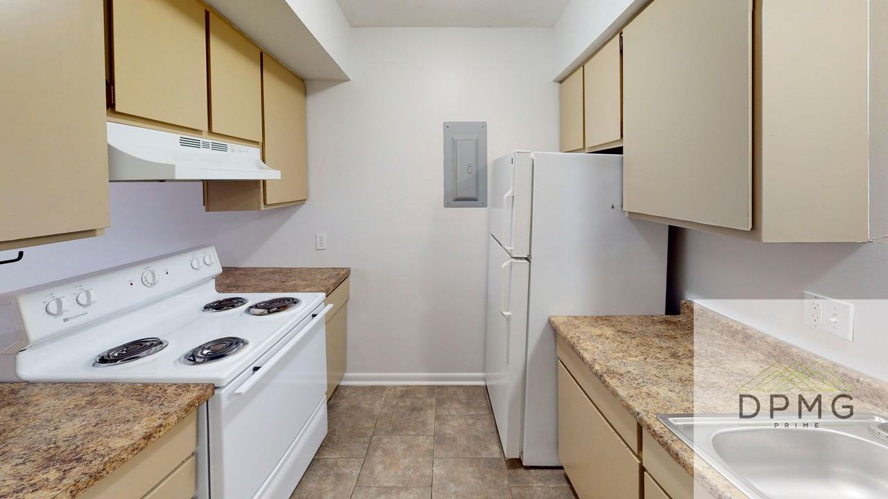 319 319 E Hillsdale - 13 #13 - Photo 4 of 12
