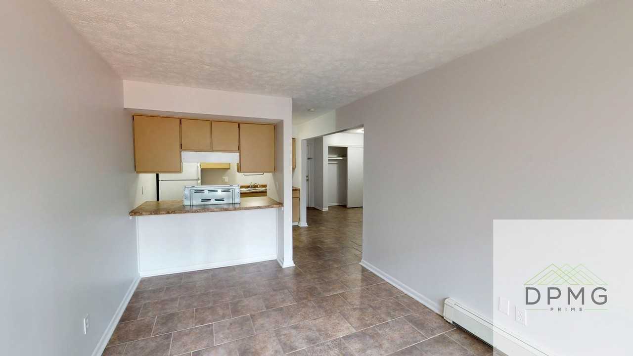 319 319 E Hillsdale - 13 #13 - Photo 7 of 12