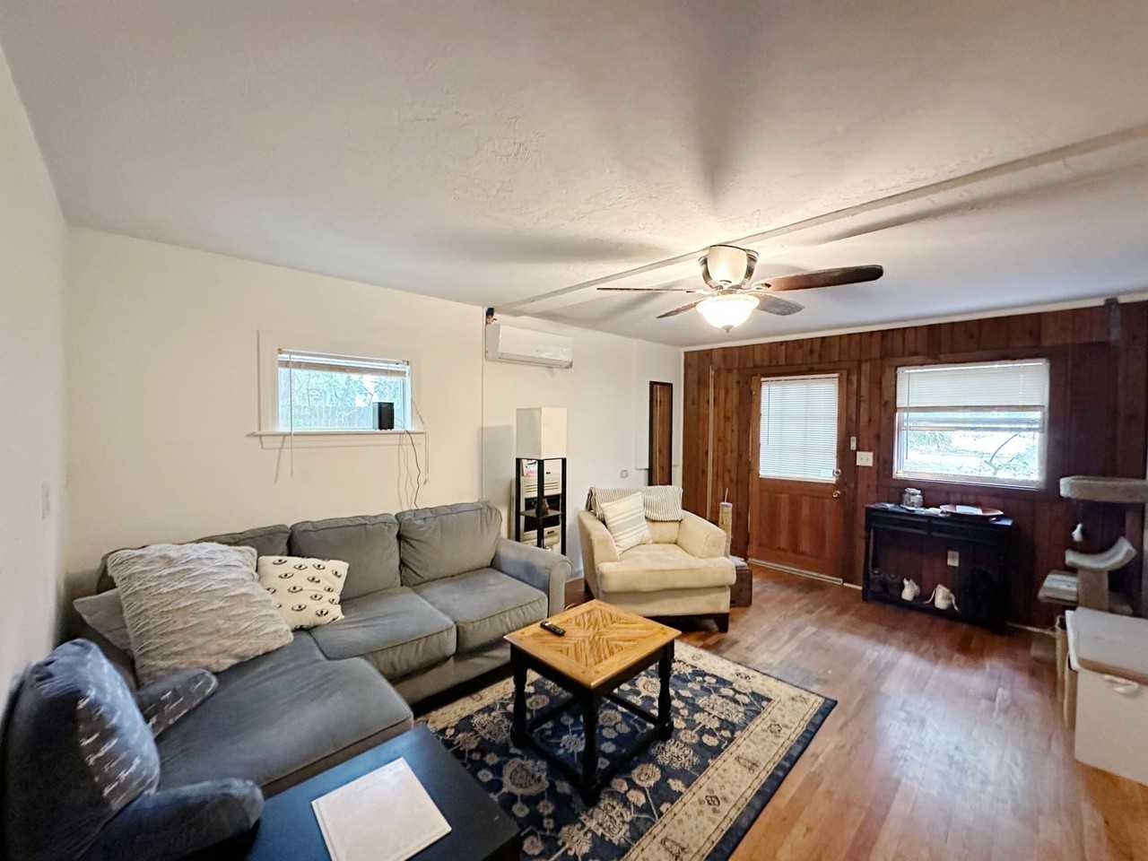 732 Ne 3rd Ave - Photo 3 of 10