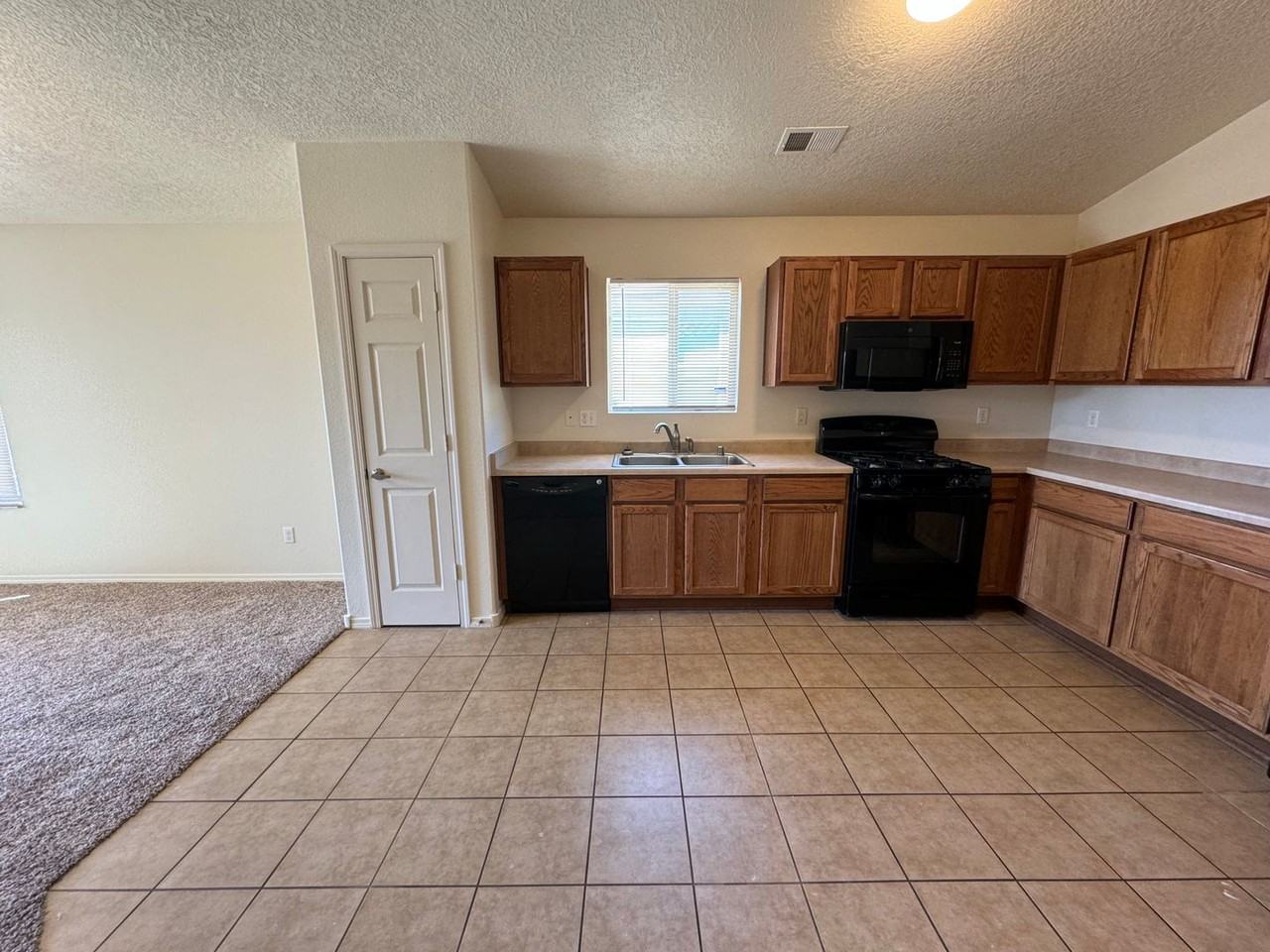 981 Purple Aster Ave Sw - Photo 4 of 22