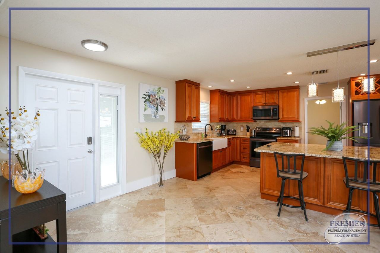 698 107th Ave N - Photo 2 of 47