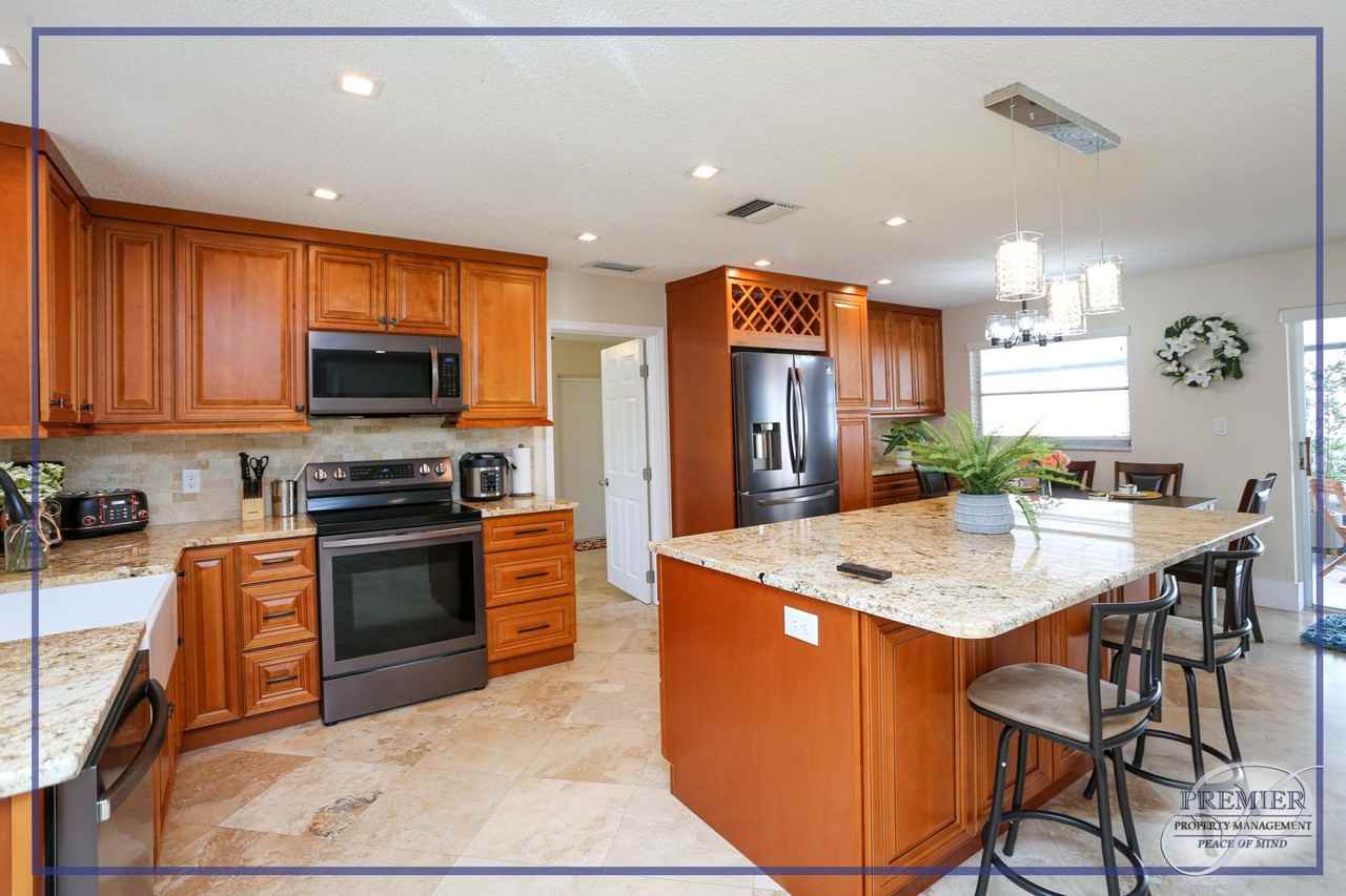 698 107th Ave N - Photo 4 of 47