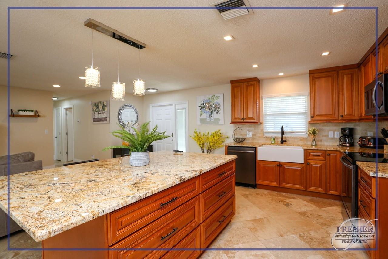 698 107th Ave N - Photo 7 of 47