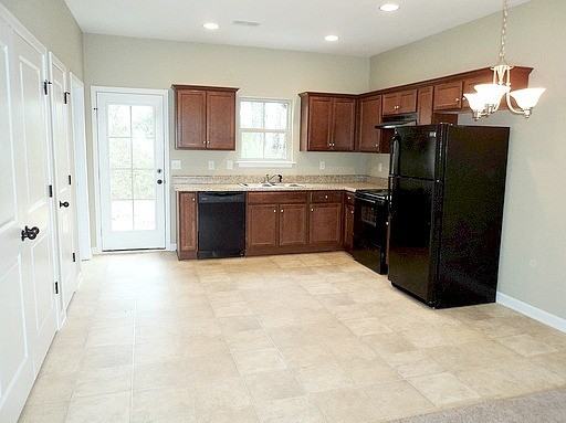 137 The Heights Dr - Photo 3 of 16
