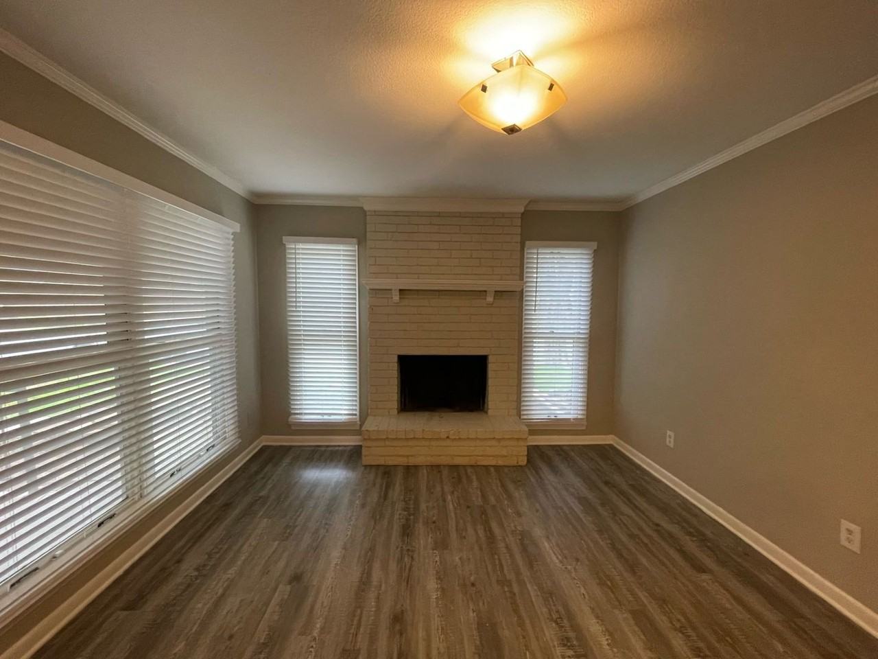 2717 Westgate Dr - Photo 2 of 18