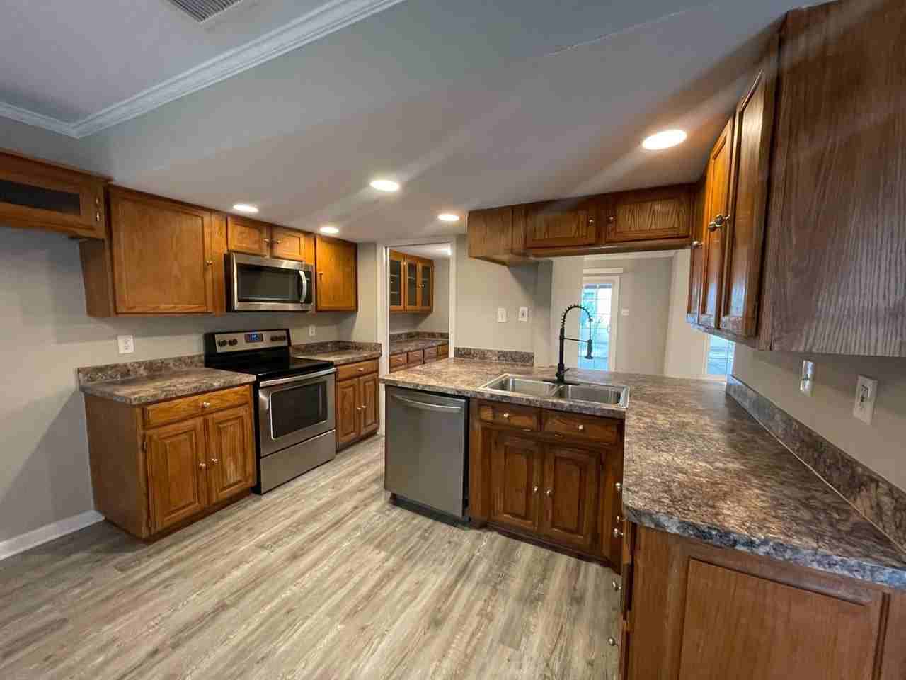 2717 Westgate Dr - Photo 3 of 18