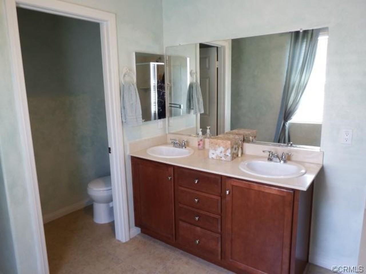 42947 Beamer Ct - Photo 2 of 17