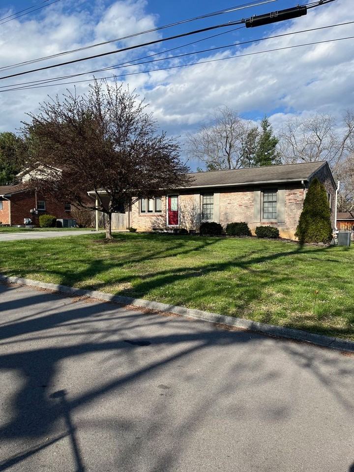 4104 Prescott Dr - Photo 2 of 21