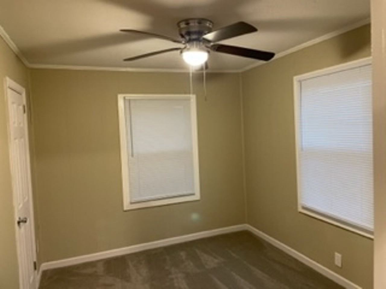 1404 Rosewood Ln - Photo 3 of 16