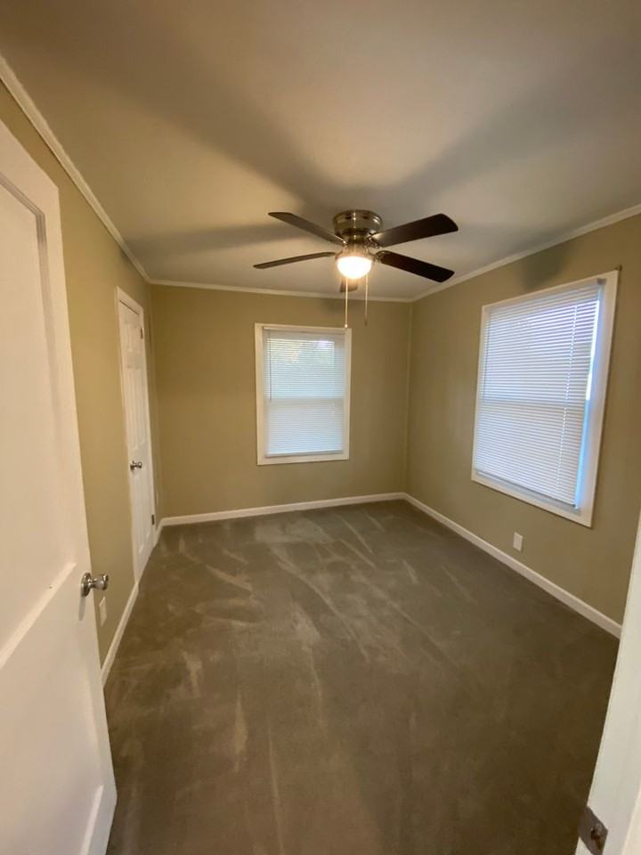 1404 Rosewood Ln - Photo 6 of 16
