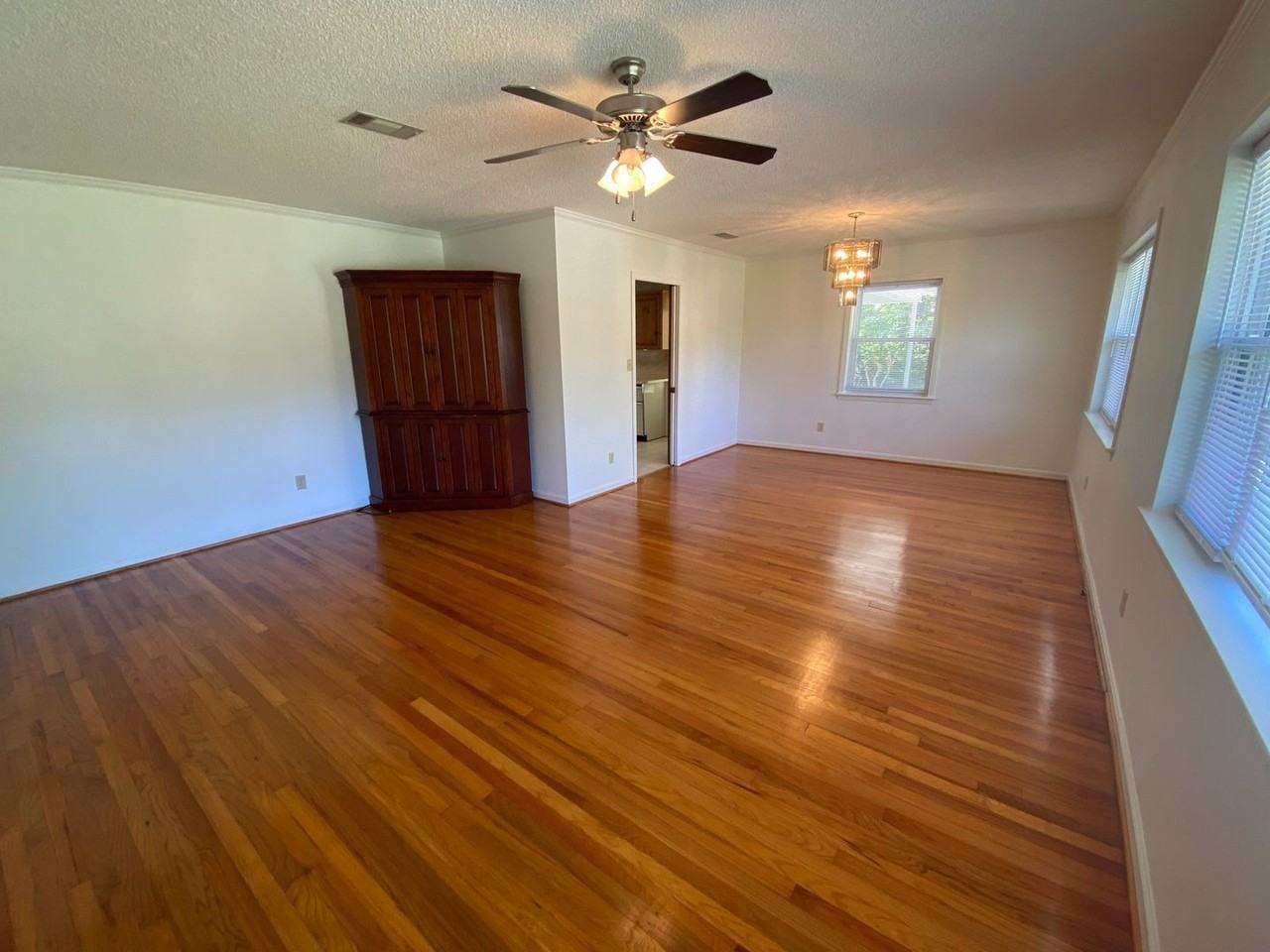 106 N Jackson Rd - Photo 3 of 26