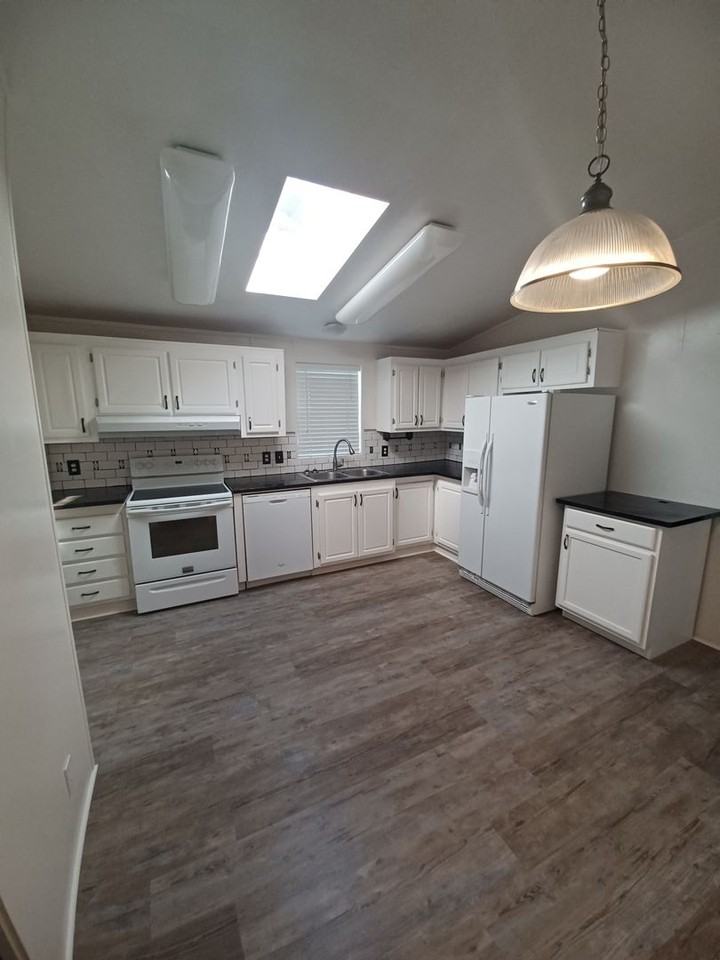 1725 Sargent Ave - Photo 5 of 14