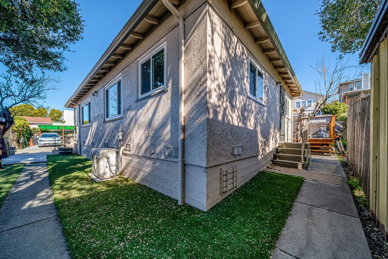 9714 Macarthur Blvd - Photo 4 of 22