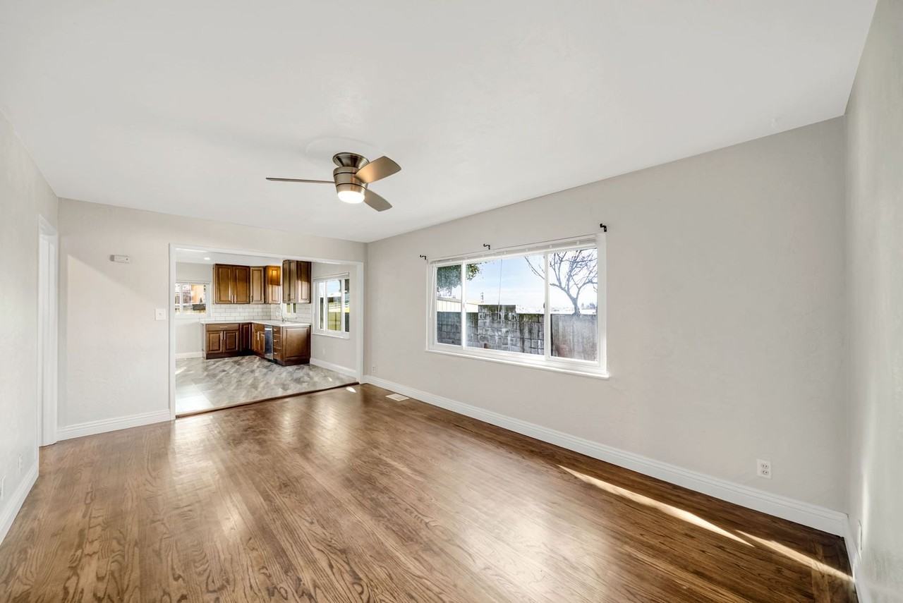 9714 Macarthur Blvd - Photo 5 of 22