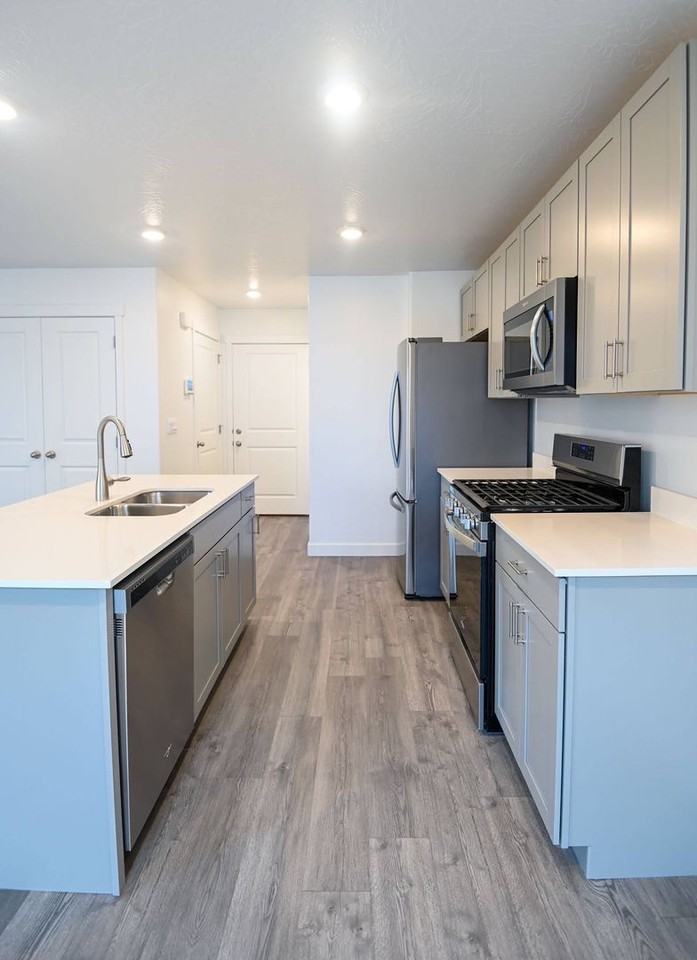 357 W 2050 N - Photo 6 of 25