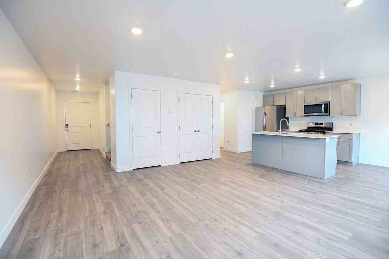 357 W 2050 N - Photo 3 of 25