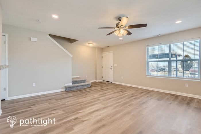 493 W 2500 N - Photo 2 of 16