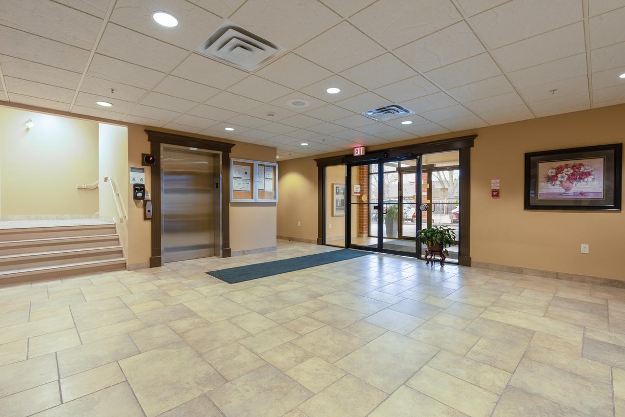 The Bellagio Apartments 6515 Mcleod Rd, Niagara Falls, ON L2G 3G3