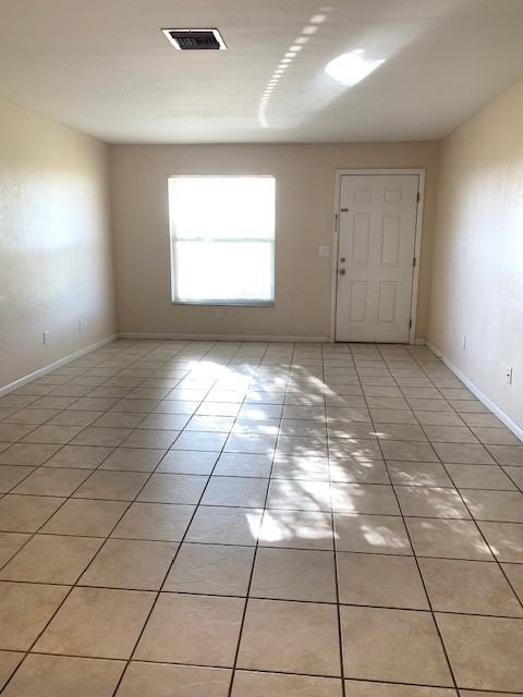 821 Northeast 8th Street #B - Photo 3 of 18