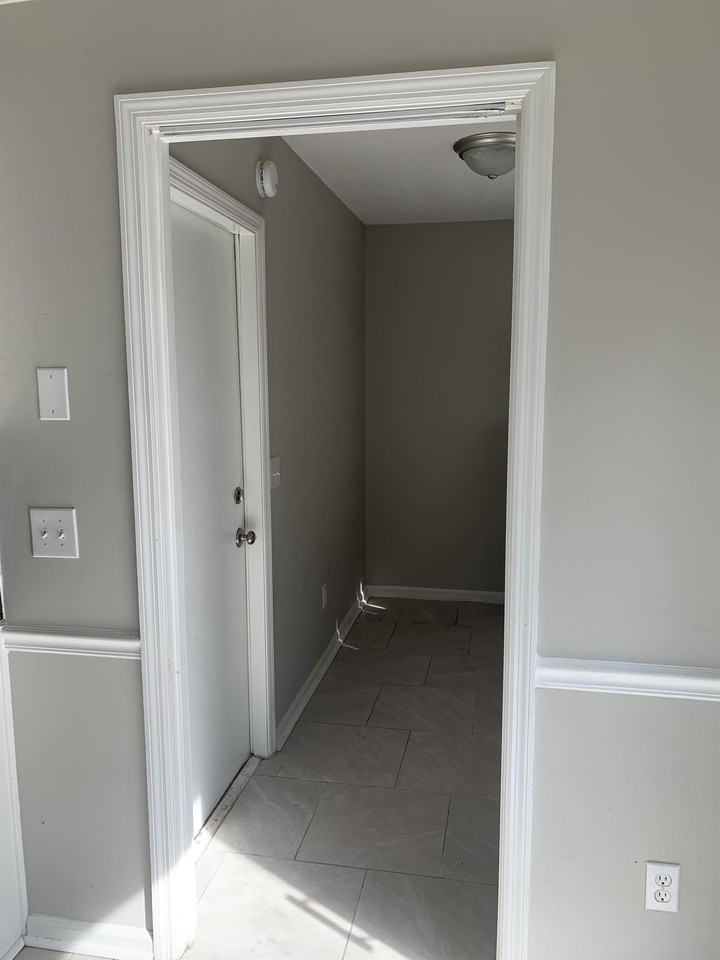 805 Hidden Hollow Cir #1 - Photo 5 of 20