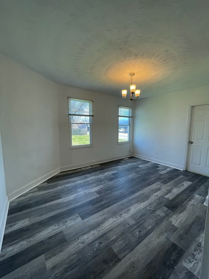 815 W 34th St #1 - Photo 4 of 20