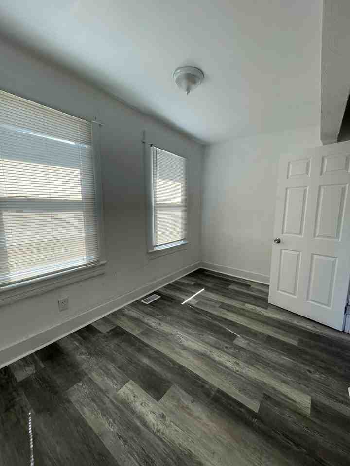 815 W 34th St #1 - Photo 6 of 20