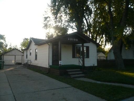 23100 Shakespeare Ave - Photo 2 of 11