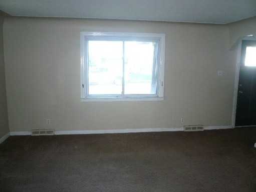 23100 Shakespeare Ave - Photo 3 of 11