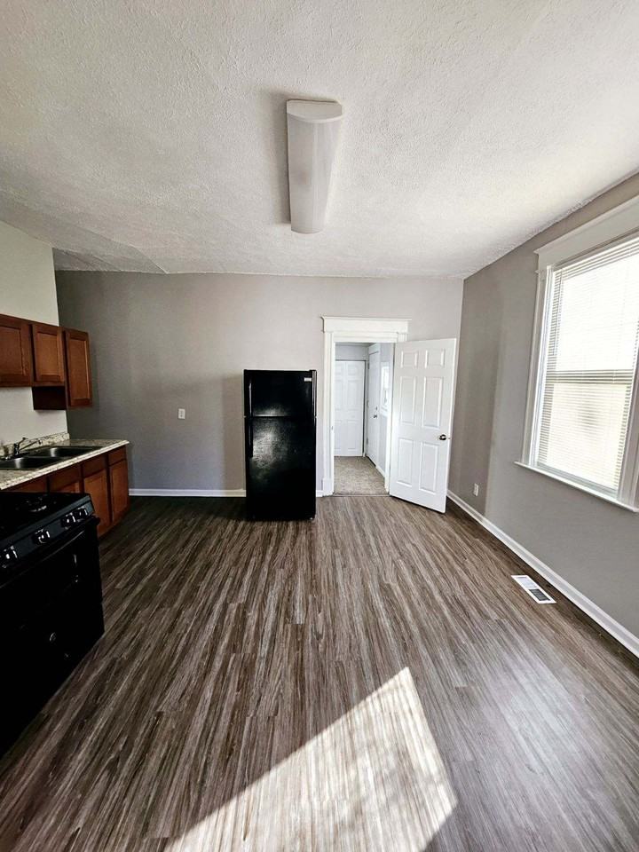 2422 Warren St #1 - Photo 2 of 10