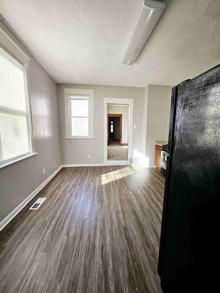 2422 Warren St #1 - Photo 4 of 10