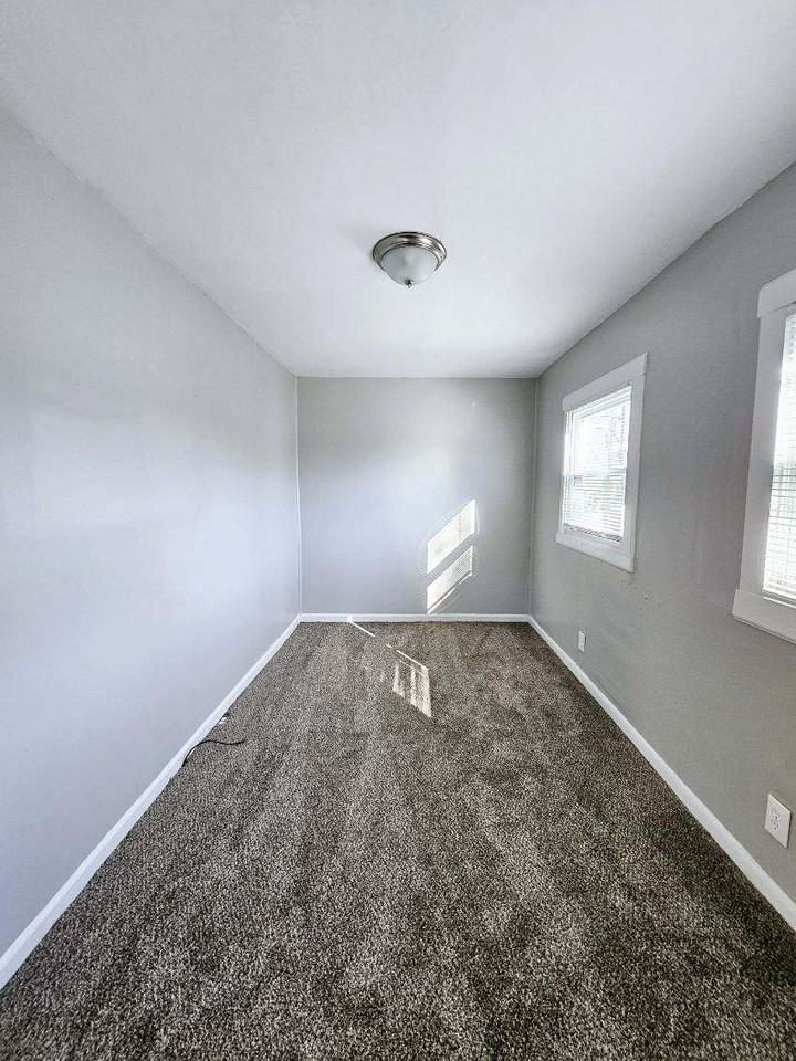 2422 Warren St #1 - Photo 5 of 10