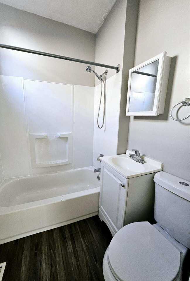 2422 Warren St #1 - Photo 7 of 10