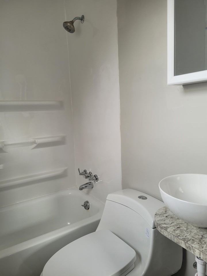 133 Winifred St W #2 - Photo 3 of 8